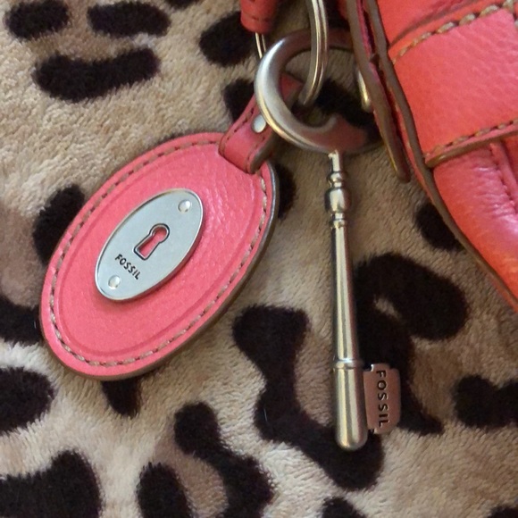 FOSSIL pink leather crossbody/shoulder bag. - Picture 11 of 11